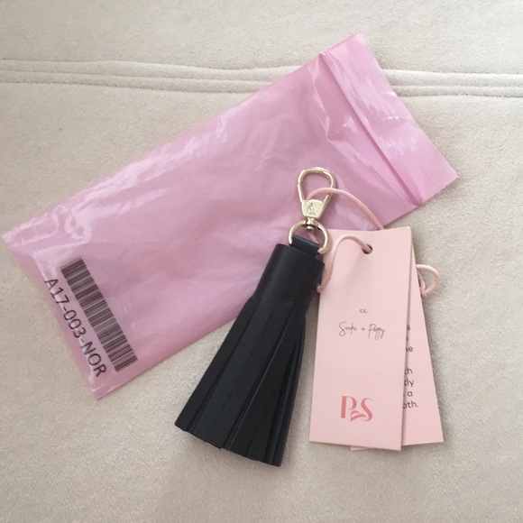Pop and Suki Short Tassel In Black - Picture 1 of 5
